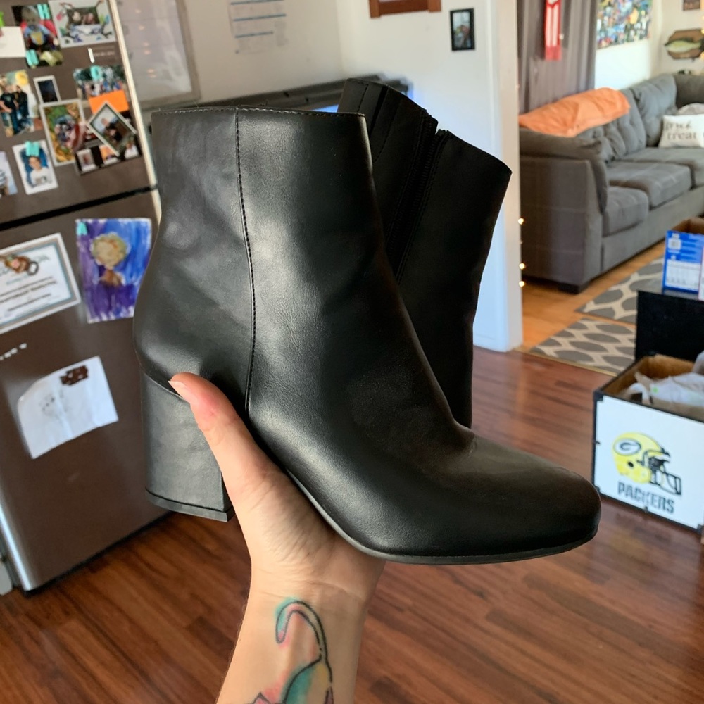 Black heeled boots